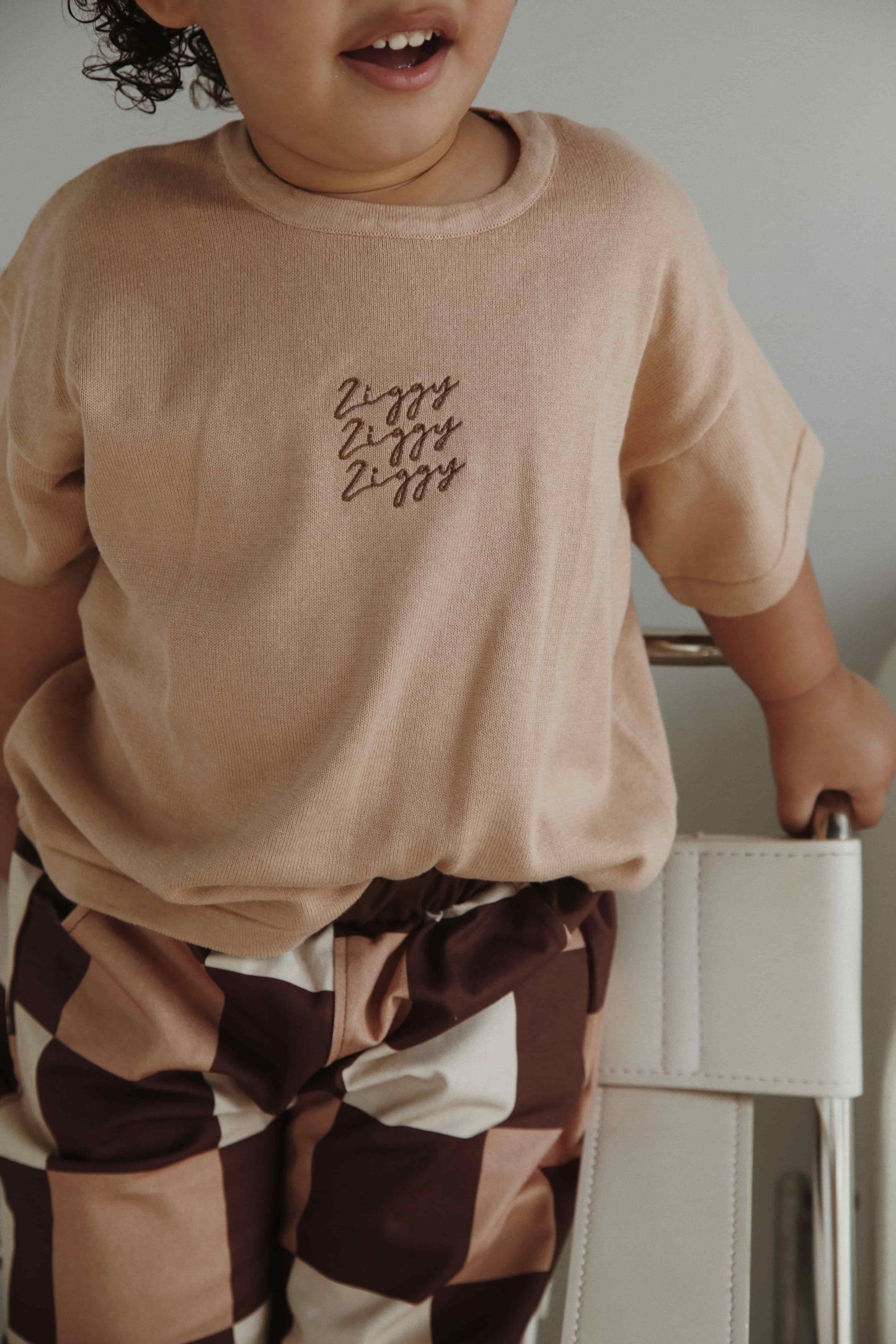 SIGNATURE TEE | PECAN (KIDS)
