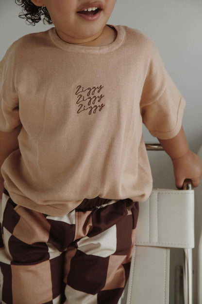 SIGNATURE TEE | PECAN (KIDS)