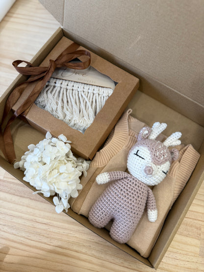 Fawn Baby Neutral Newborn / 0-3m Giftbox Basket Hamper