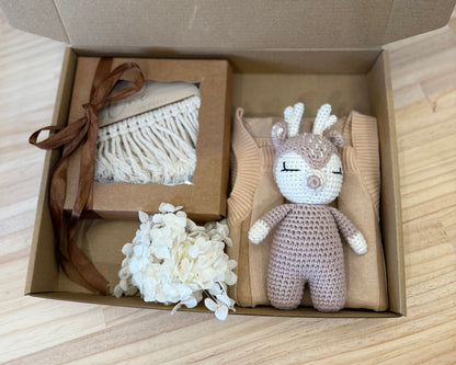 Fawn Baby Neutral Newborn / 0-3m Giftbox Basket Hamper